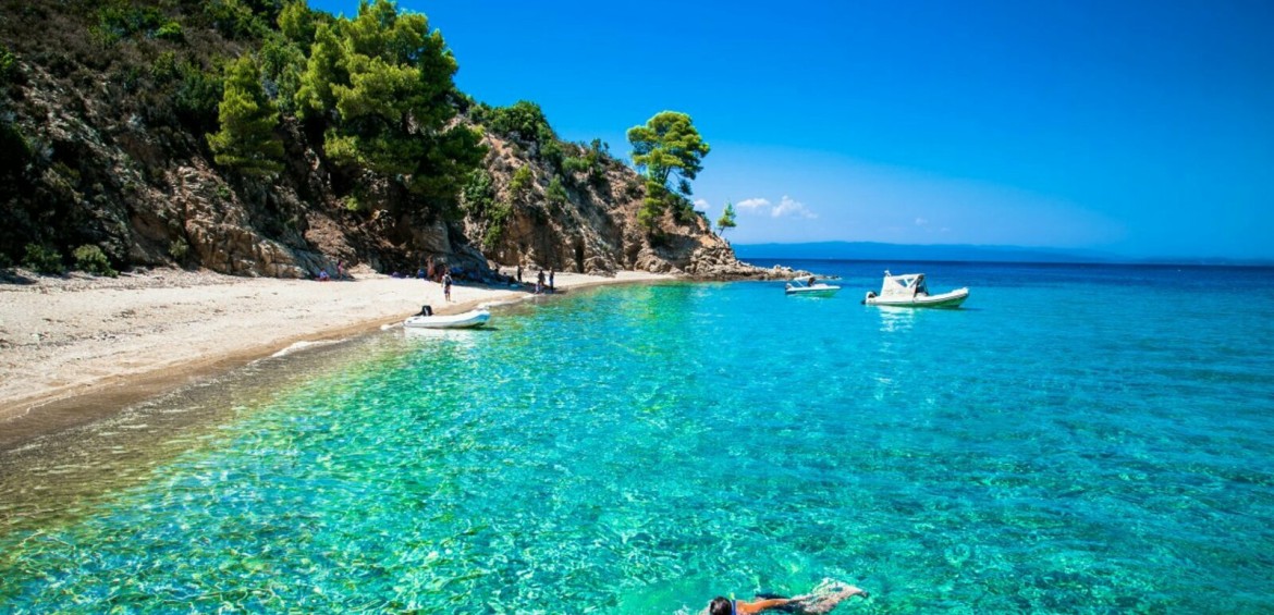 Halkidiki –Trei brațe de paradis: plaje aurii, păduri de pini și mare limpede