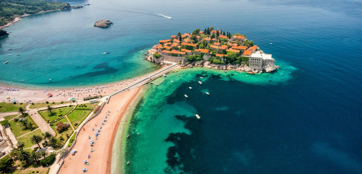 Budva – Plajă, viață de noapte și vechiul oraș fortificat