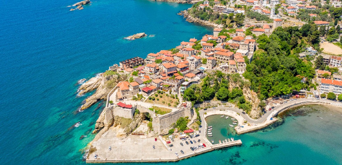 Ulcinj – Plaje lungi, atmosferă orientală și briză de sud