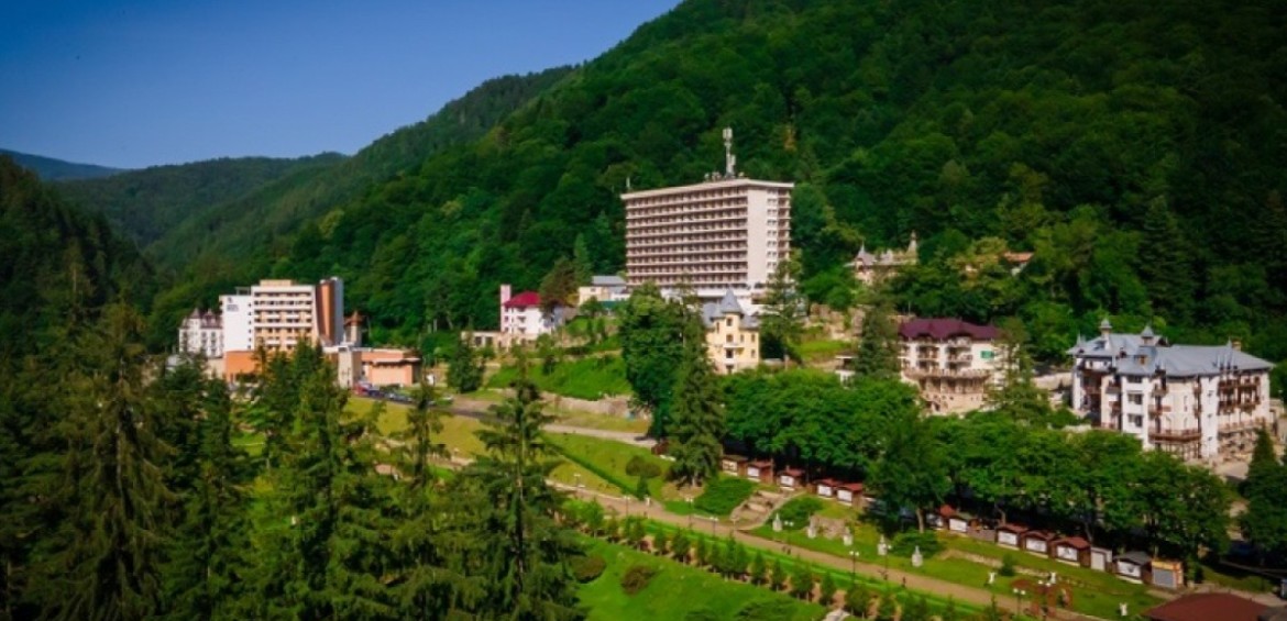 Slănic Moldova – Stațiune balneară între dealuri, relaxare și aer curat