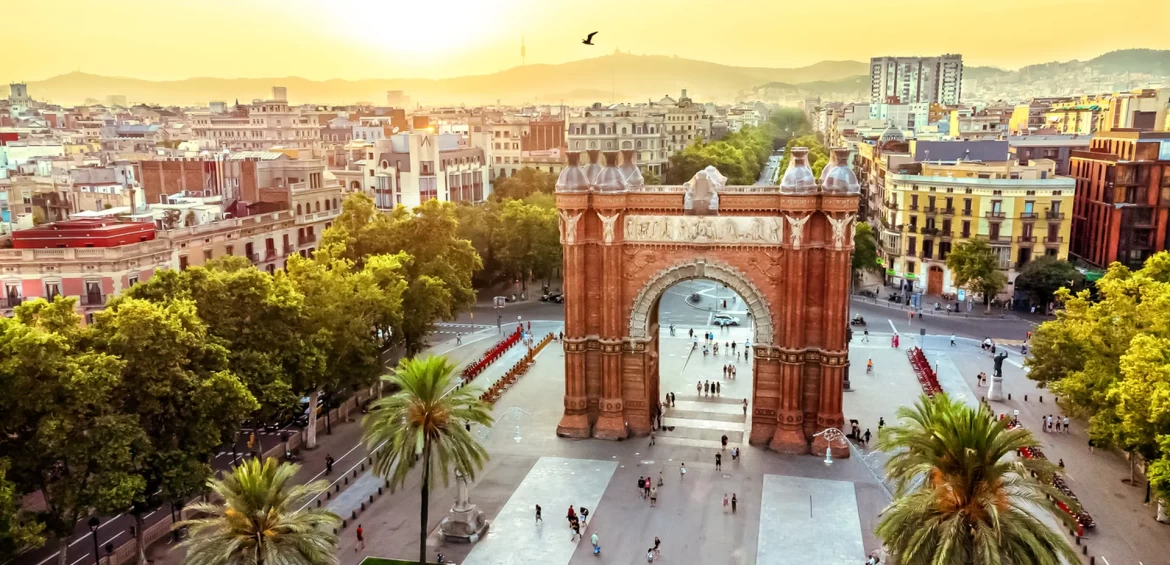 Barcelona – Plajă urbană, cultură și energie mediteraneană